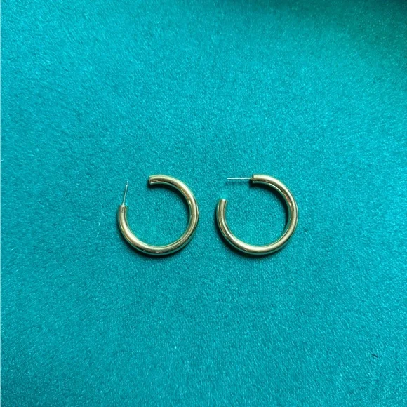 Nordstrom Sleek Medium Sized Gold Hoop Earrings - Picture 1 of 2